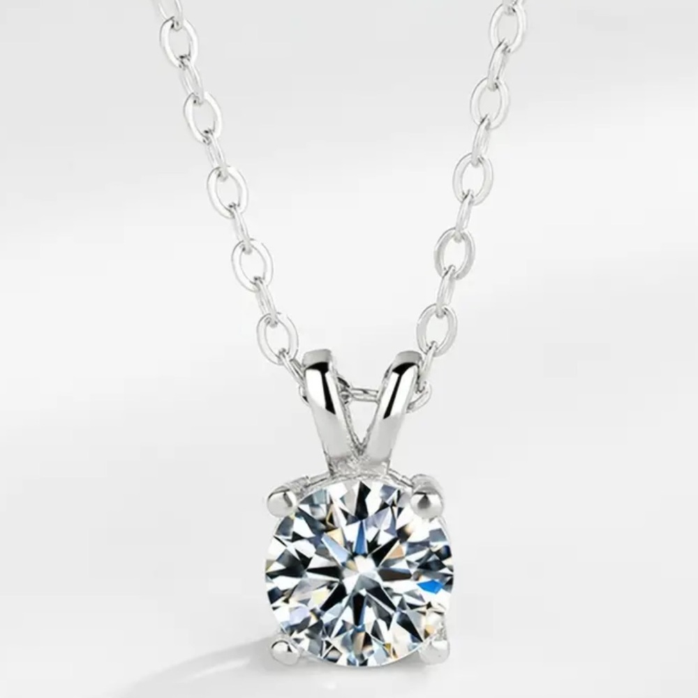BRAND NEW Elegant Minimalistic Silver 925 Large Diamond Necklace